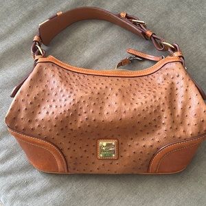 Beautiful Dooney&Bourke shoulder bag in ostrich leather.